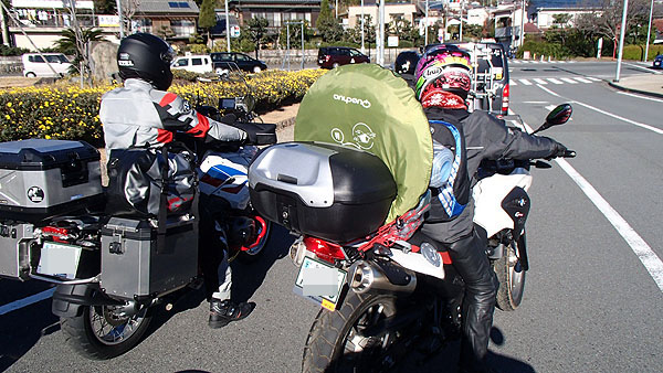 ｙａｍａさん（左）とＴＡＮＩＺＡＫＩさん（右）